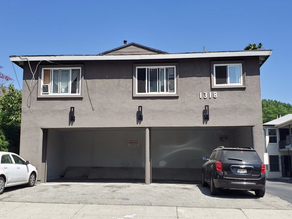 Primary Photo - 1318 N Las Palmas Ave