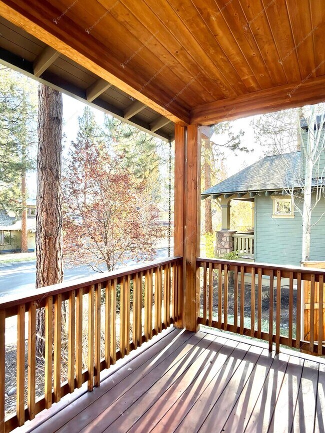 Building Photo - Northwest Crossing 3 BR Dream Craftsman - Centrally Located