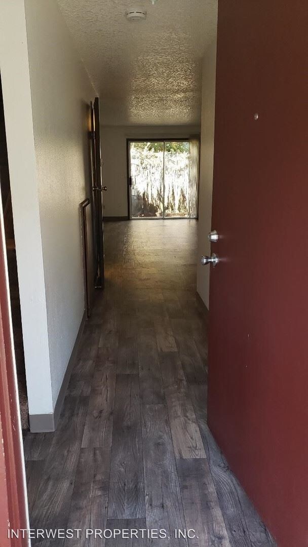 Foto del edificio - 1001 NE 25th Ave