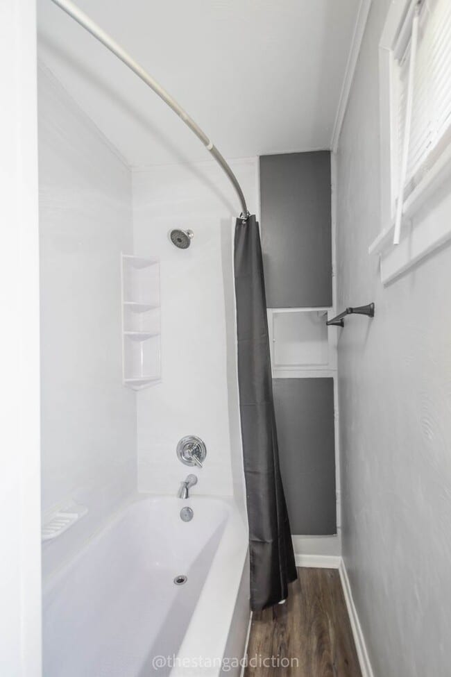 Building Photo - Beautiful 2 Bedroom home in Whitaker available February 1!