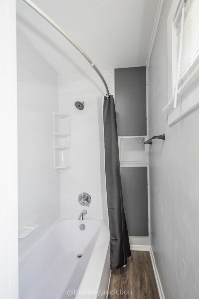 Foto del edificio - Beautiful 2 Bedroom home in Whitaker available February 1!