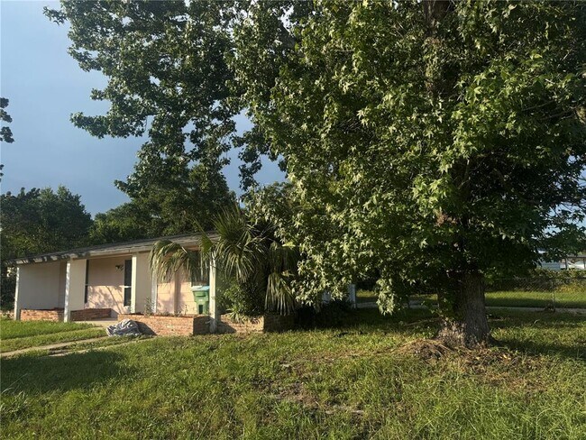 Foto del edificio - 589 E Normandy Blvd