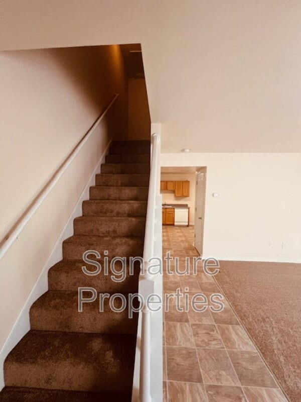 Foto del edificio - 555 Fairfax Ave