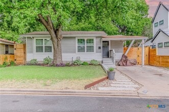 Building Photo - 2404 Oak Crest Ave