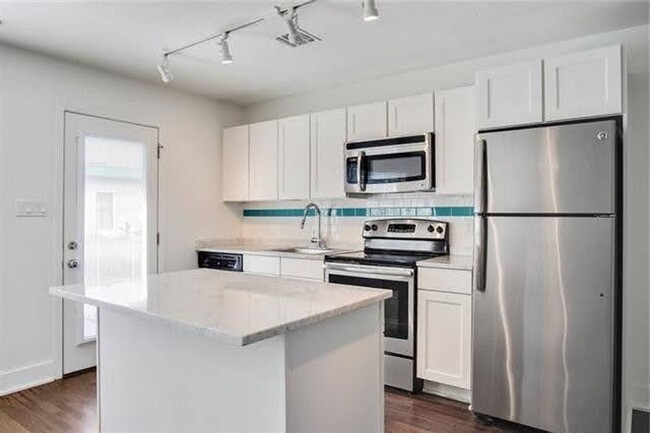 Foto del edificio - 1BD/1BA Condo on St Charles Ave with Gated...