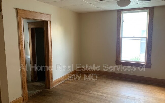 Building Photo - 814 W Calhoun St