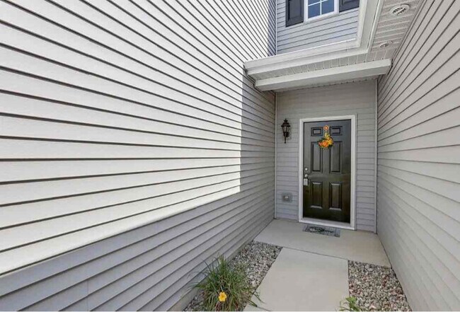 Building Photo - 313 Sweetbriar Ct