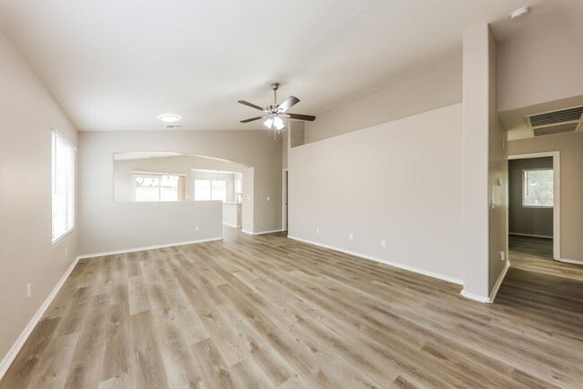 Building Photo - 15350 W Lundberg St