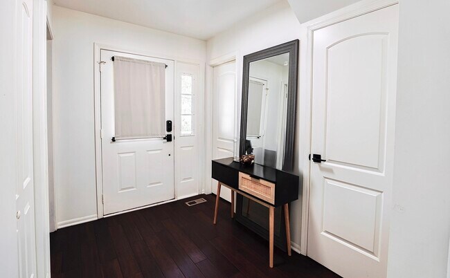 Building Photo - 1049 Talbots Ln