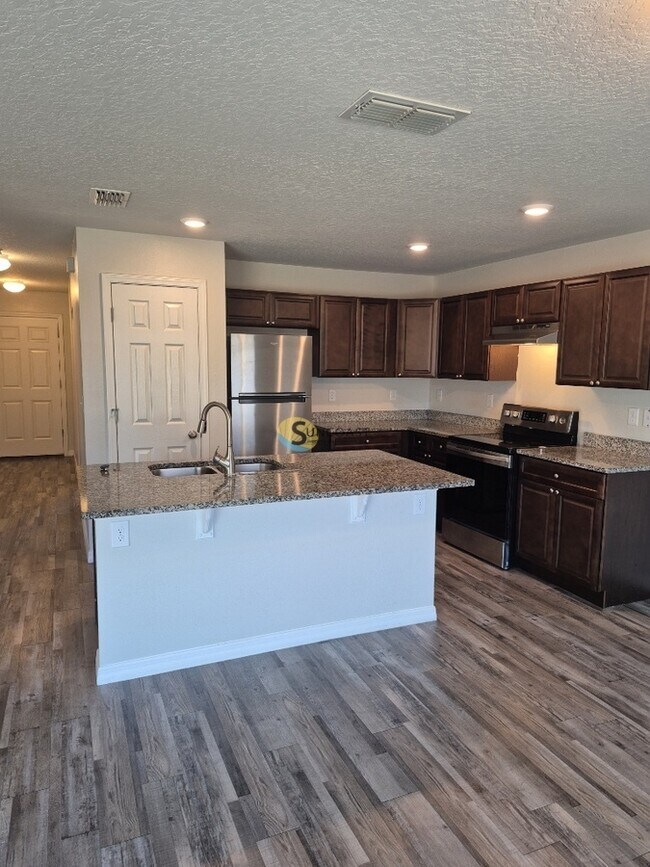 Foto del edificio - Luxurious & Cozy 2/2 Ready in Pine Lakes!