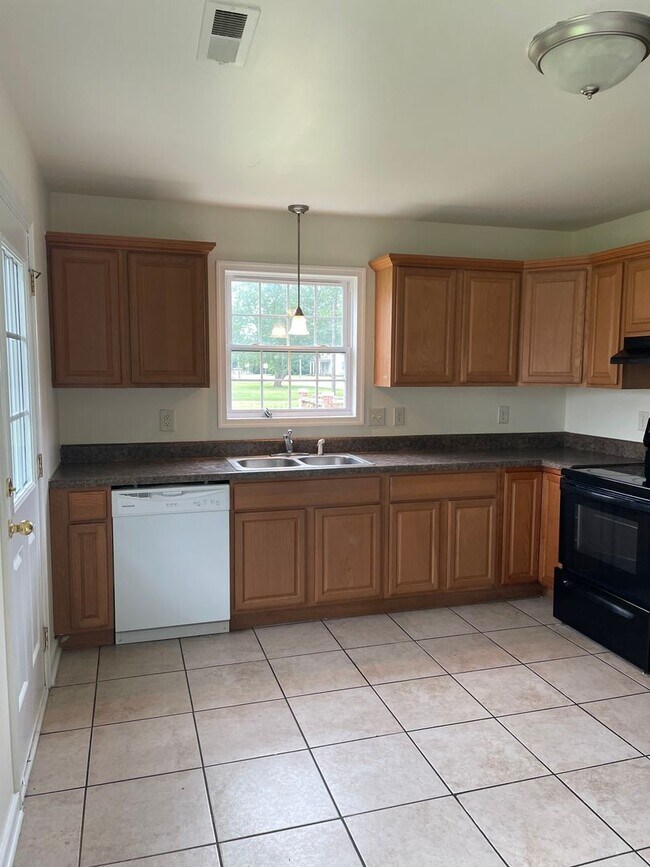 Foto del edificio - Waverly, VA - Four Bedroom / Two Bath - Mo...
