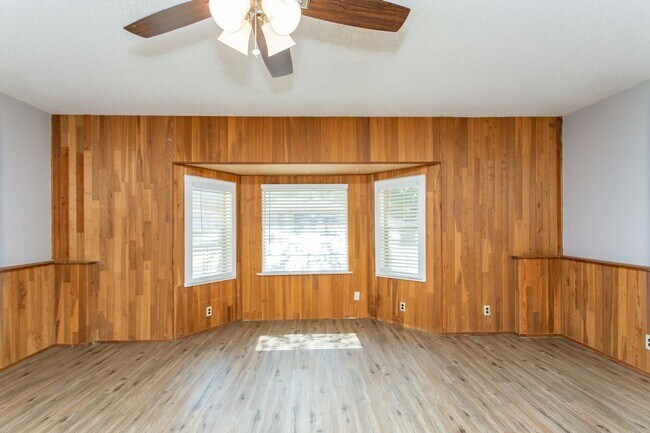 Foto del edificio - 3 Bedroom 2 Bath Home for Lease!