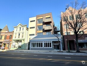 Building Photo - 1358 W Belmont Ave