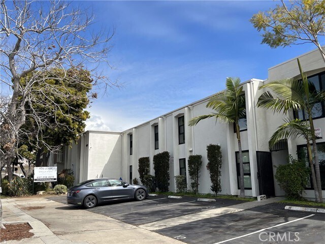 Foto del edificio - 6675 Linda Vista Rd