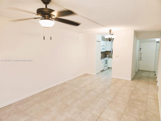 Foto del edificio - 11453 NW 39th Ct