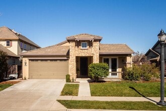 Building Photo - 2383 Mack Pl