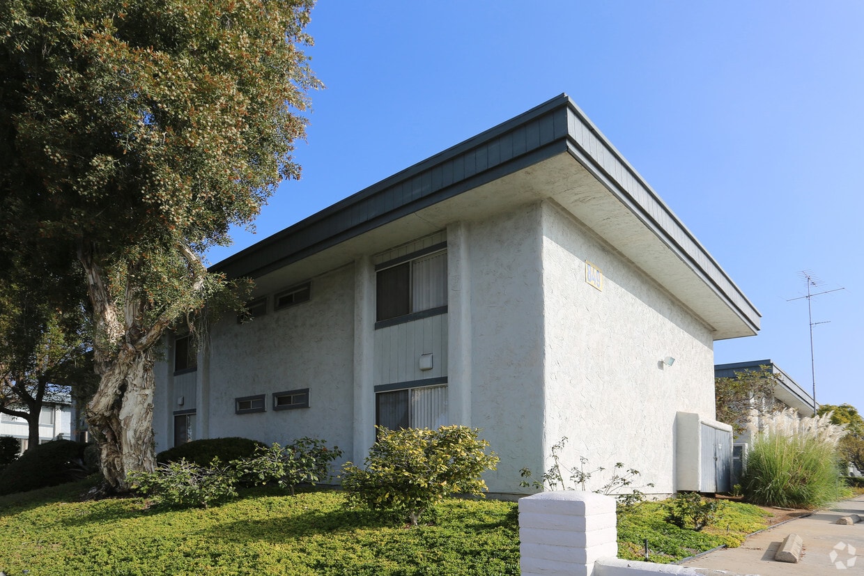 Building Photo - Broadway Apartments II