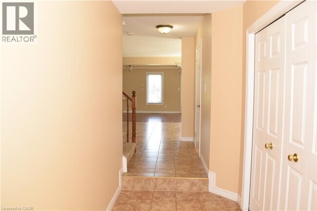 Building Photo - 242 Buttercup Ct