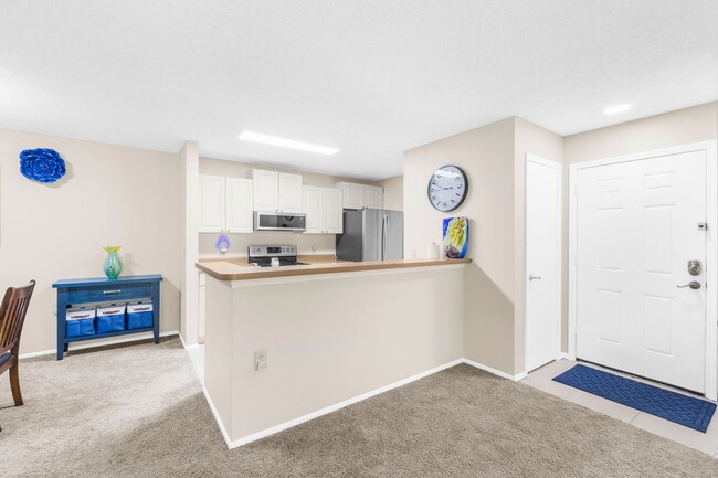 Building Photo - TWO BEDROOM CONDOMINIUM IN THE HIGHLANDS A...