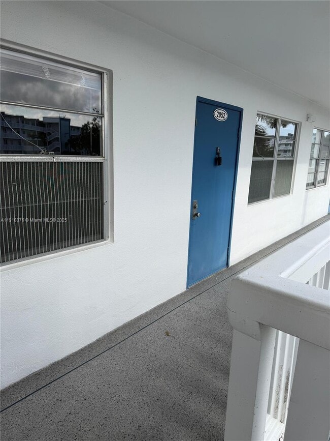 Building Photo - 2052 Exeter C