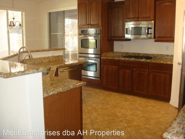 Foto del edificio - 5 br, 3 bath House - 10442 W LOS GATOS DR