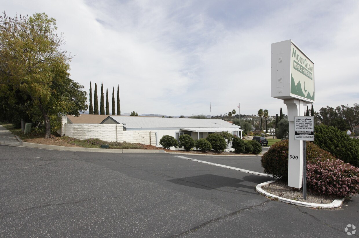 Moonglow Mobile Home Park Apartments in Escondido, CA