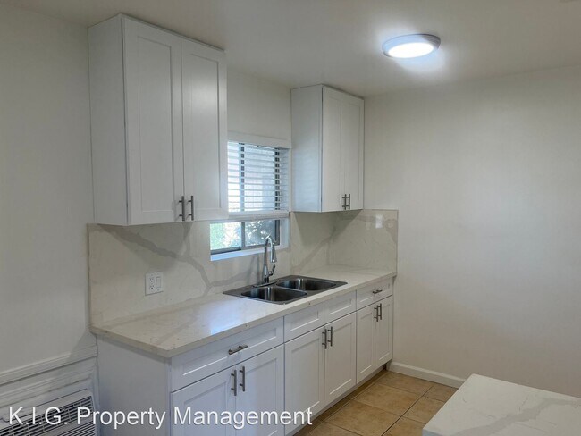 Building Photo - 1 br, 1 bath Apartment - 6600 Whitsett 660...