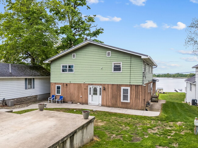 Building Photo - 2083 Chapman Lake Dr