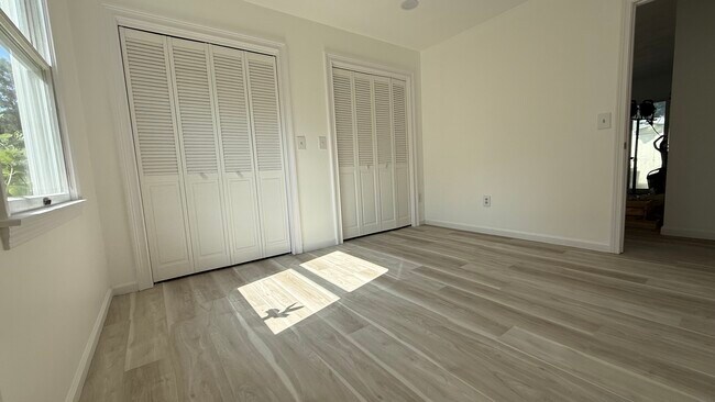 Foto del edificio - 810 Metacom Ave