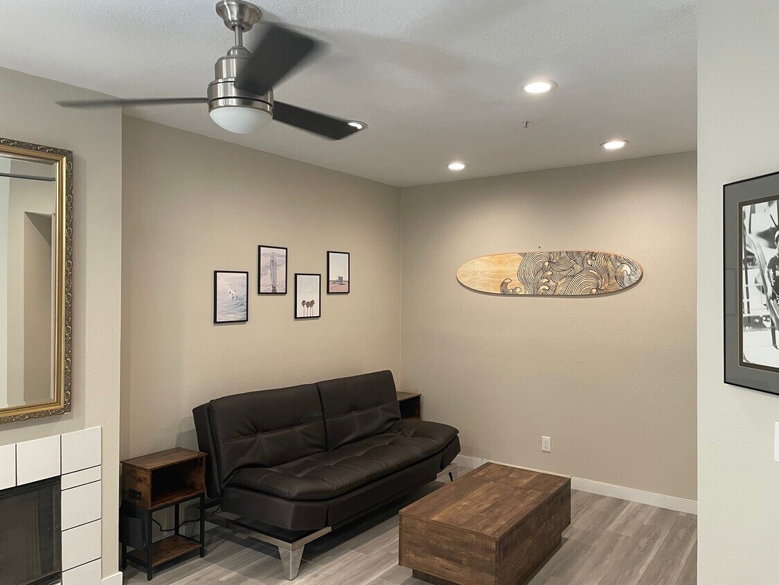 Living room - 626 Lake St
