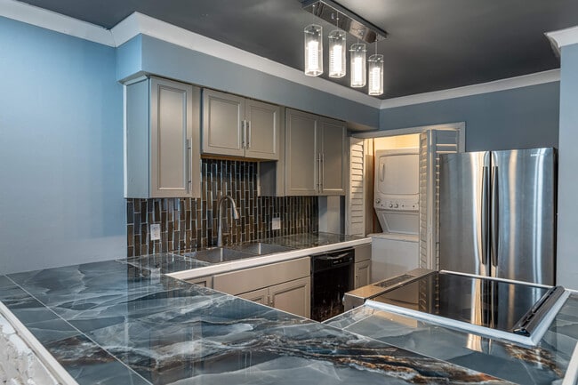 Foto del edificio - 446 E Siebenthaler Ave