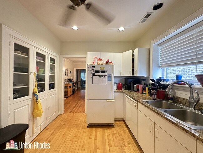 Foto del edificio - 2619 W Greenleaf Ave