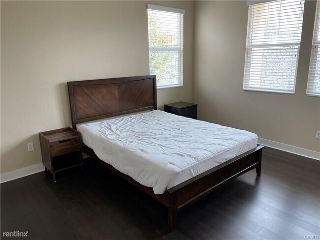 Building Photo - 3 br, 4 bath Condo - 539 W Foothill Blvd U...