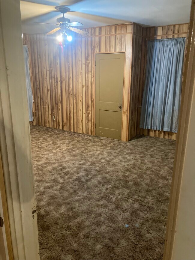 3147 Glenmore Ave Unit 2, Cincinnati, OH 45211 Apartments in