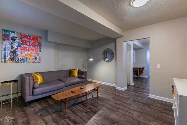 Foto del edificio - 1579 W Maple Ave