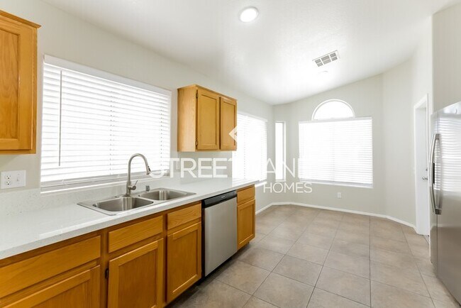 Building Photo - 3 Bedroom in Las Vegas!