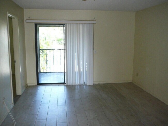Foto del edificio - 617 Ixoria Ave