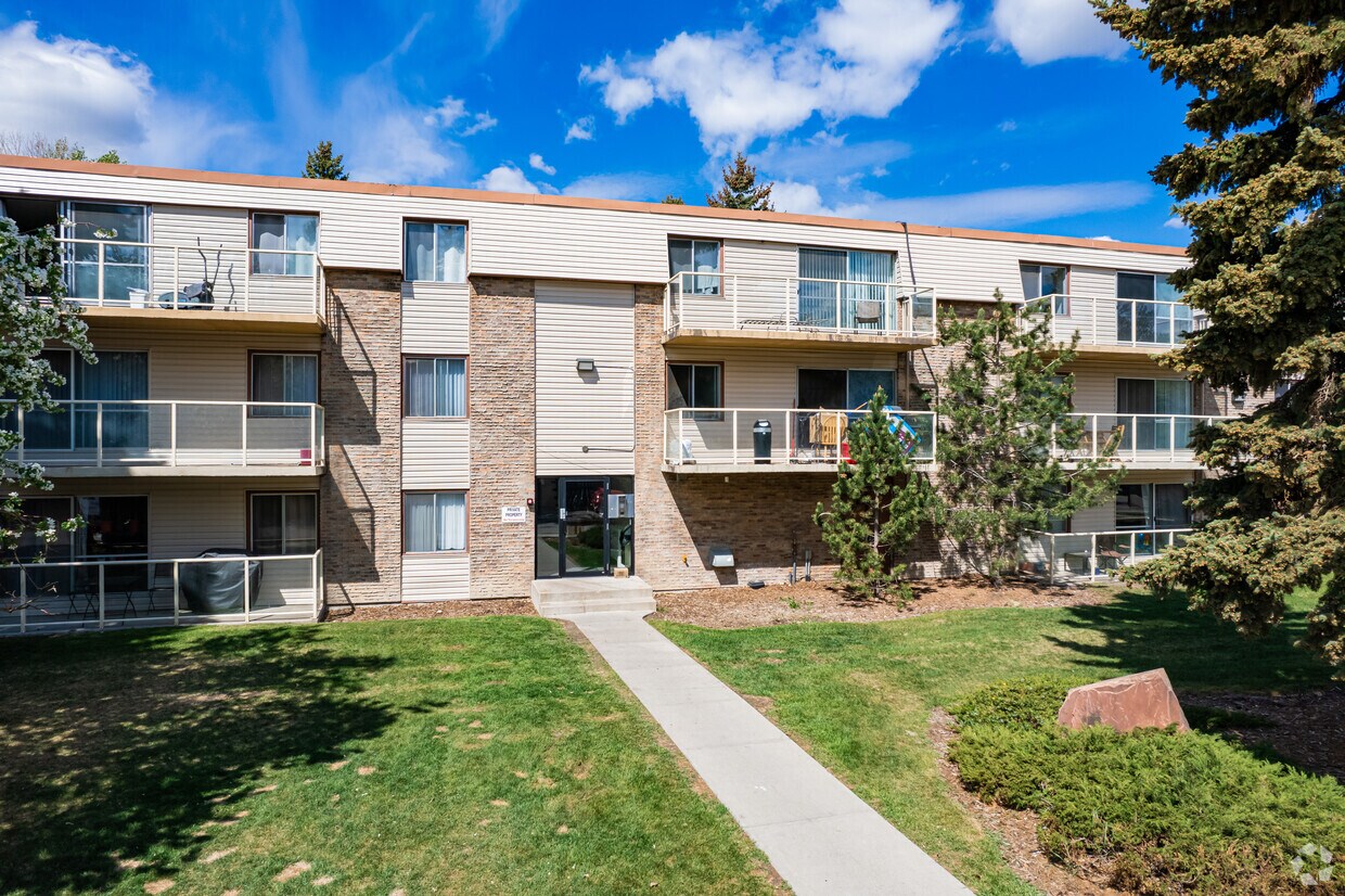 Kingsland Gardens Apartments 742 Kingsmere Cres SW Calgary, AB