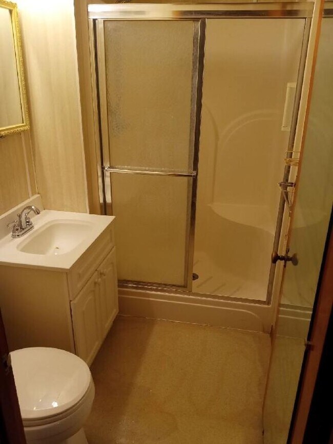 Building Photo - 2 bedroom house in Lohrville now available...