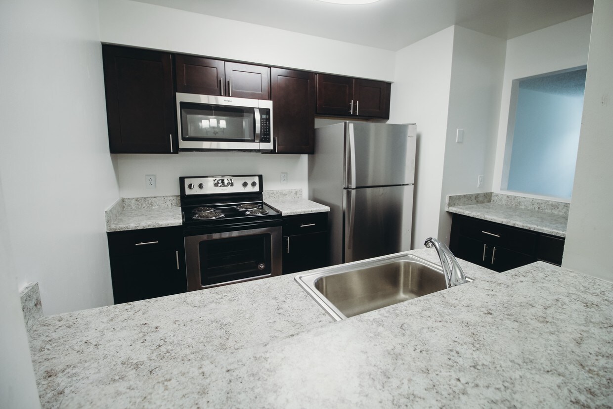 Foto principal - 404 Oak Lake Way