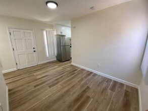 Building Photo - 1645 W Adams Blvd