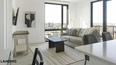 Building Photo - 1007 S Mint St