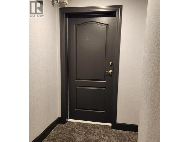 Photo du bâtiment - 988 W 21st Ave