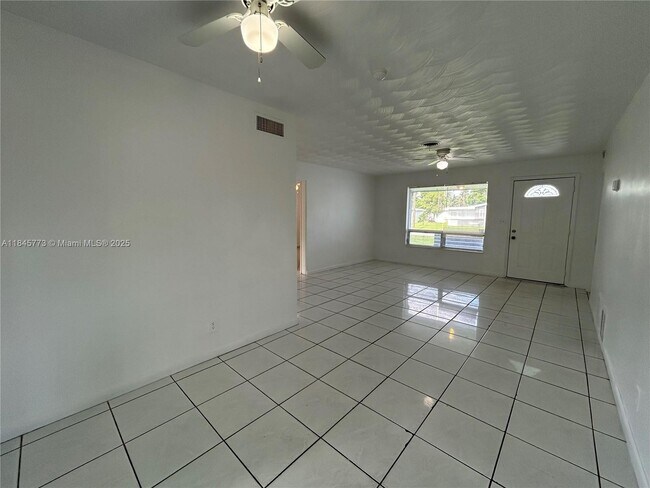 Building Photo - 3620 NW 35th Ave
