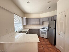 Building Photo - 5740 Crescent Landing St