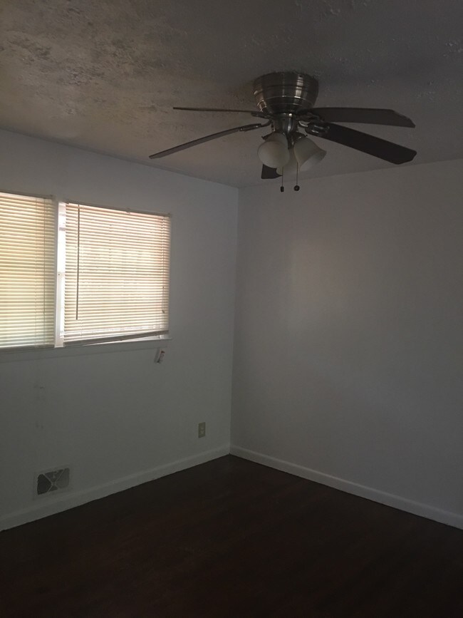 Building Photo - 2930 Carriage Ln