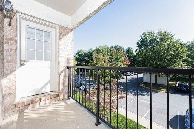 Building Photo - Gorgeous two bedroom apartment located in ...