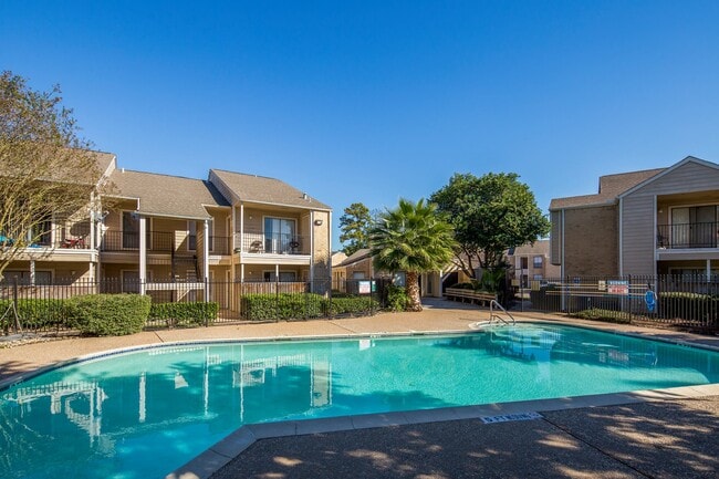 Building Photo - Hacienda Bonita Apartments