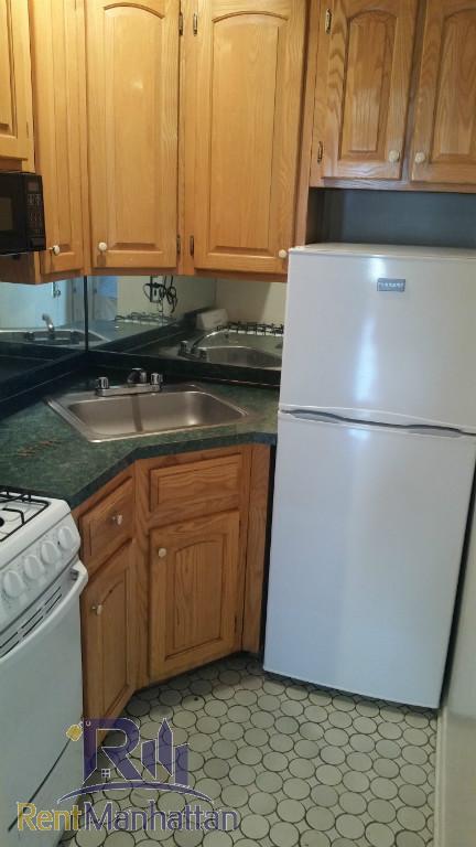 Foto del edificio - 327 E 92nd St