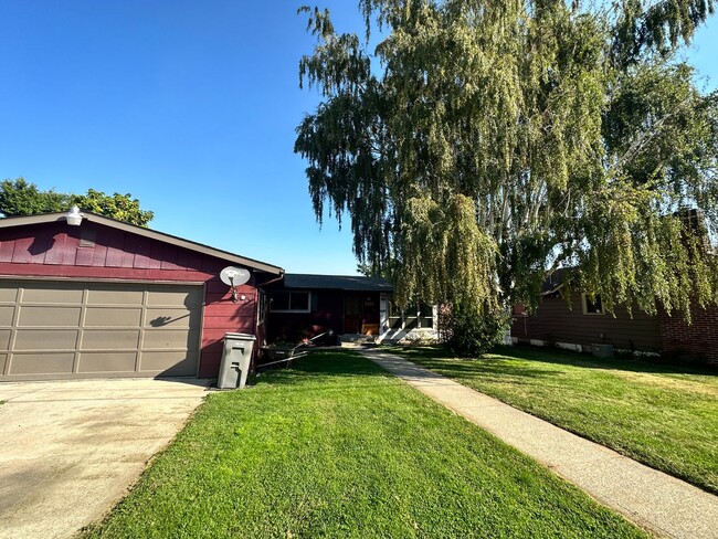 Building Photo - Fully Renovated 3 Bedroom Home